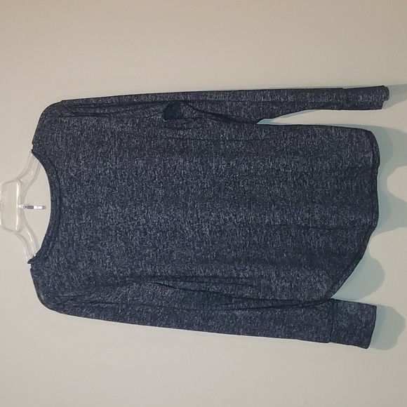 Warm Essentials athletic top - Picture 3 of 6